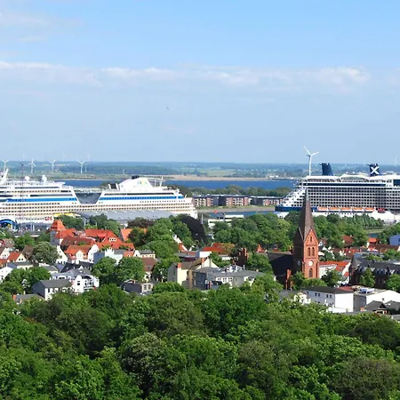 Warnemuende Am Kurpark * Rostock